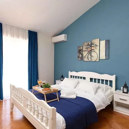 In - Riviera 8258