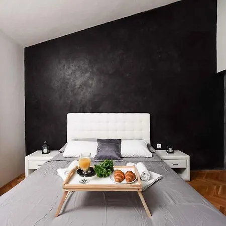 In - Riviera 8258 * Zadar